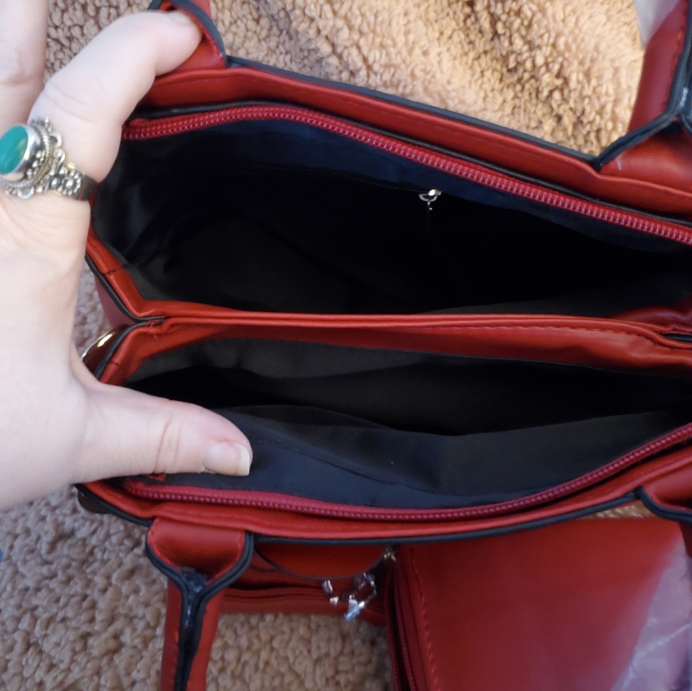 Red Purse - Picture 5 of 6
